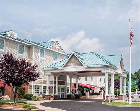 Comfort inn sturbridge - Experience the spirit of traditional New England at our Comfort Inn & Suites ® Sturbridge-Brimfield hotel in Sturbridge, MA. Our central location in southern Massachusetts provides guests with convenient access to the Boston Logan International Airport. We are located at the intersection of Interstate 84 and Interstate 90.